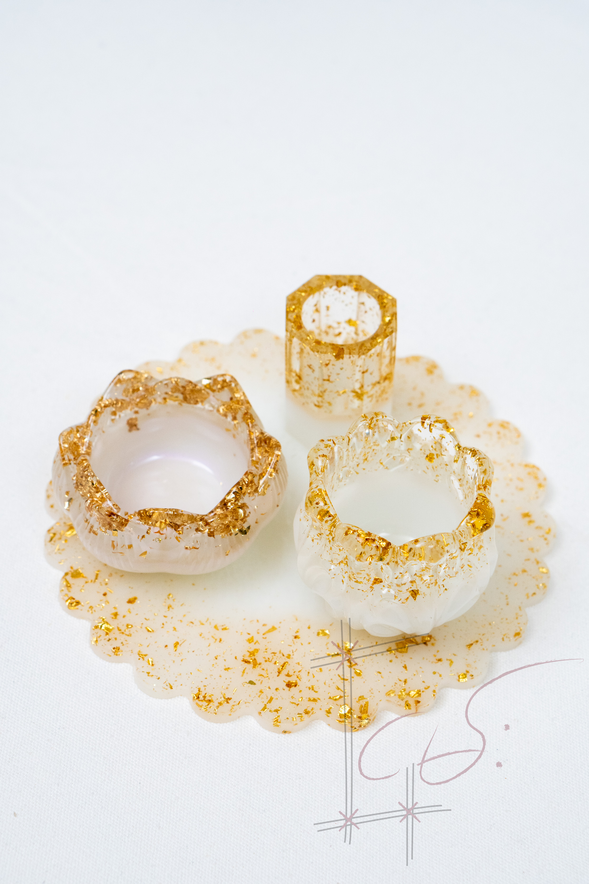 Resin Swan Taw Set